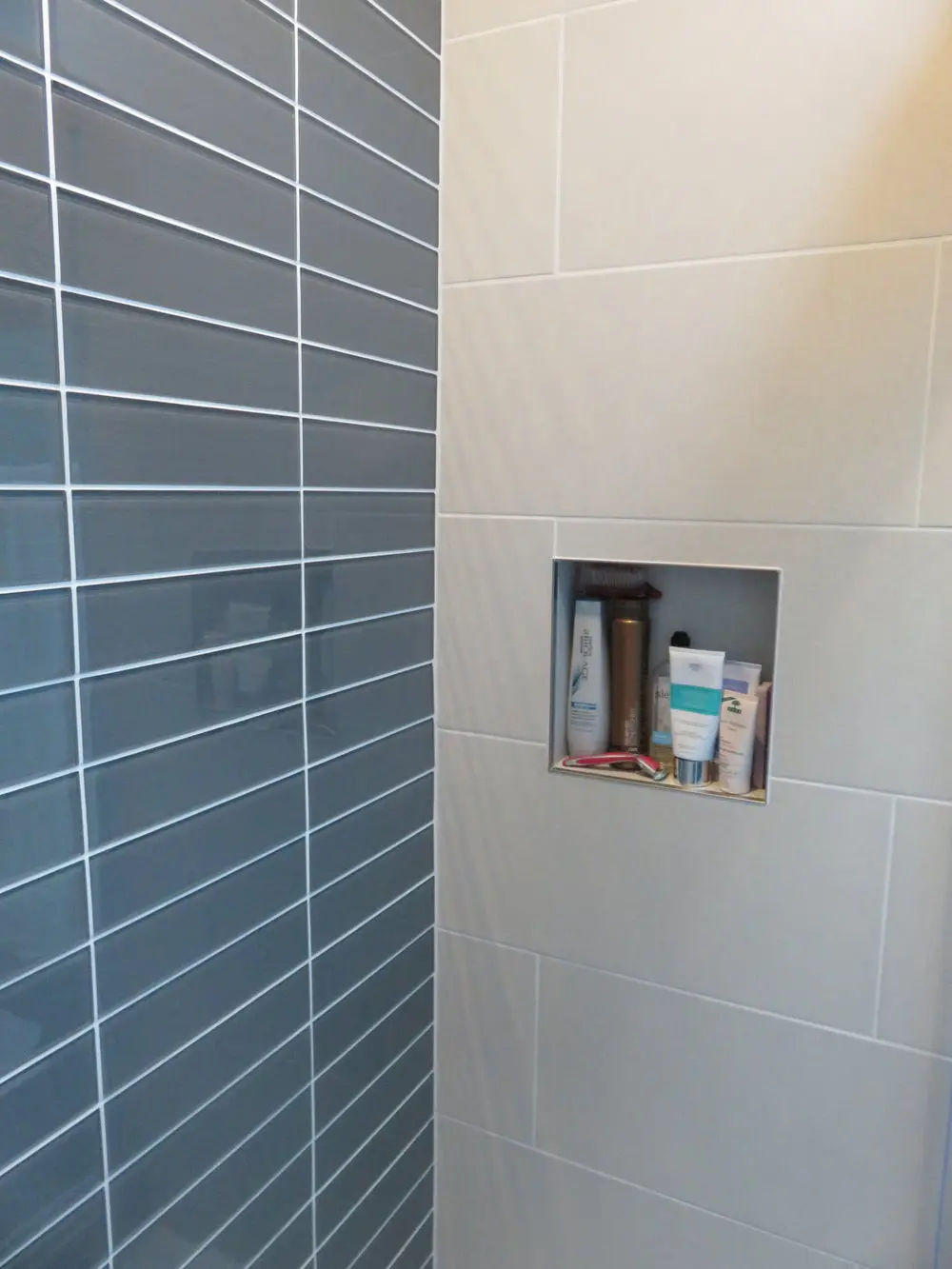 A closer look a the tile - one wall in charcoal glass and the other in ceramic with a criss cross design.
